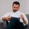 Rafael Bortoletti avalia documento da Prefeitura (Foto: Divulgação/Instagram)