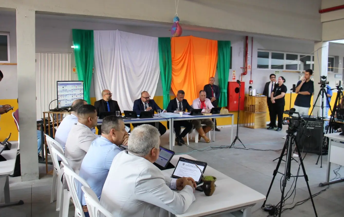 Vereadores de Viamão durante sessão popular